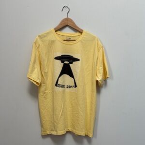 St. John's Bay "Return to Roswell 2011" Alien UFO Tee | Men's XL | Yellow | Fun